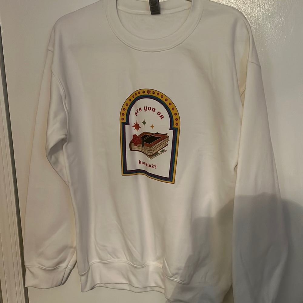 Are you on booktok? Crewneck sweatshirt size medium